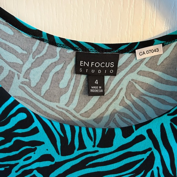 En Focus dress - Picture 3 of 4